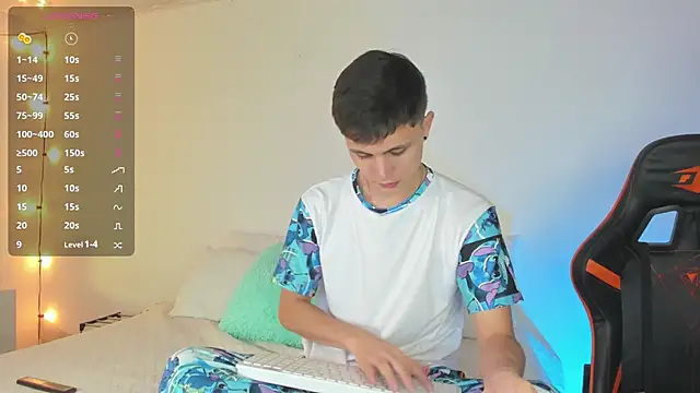 DustinLevine online show from February 2025 02:33:01 AM