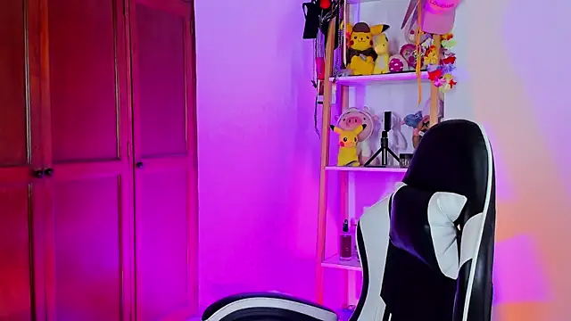 Snapshot of eymy-hadid chatting on November 2025 09:26:02 PM eymy-hadid online show from November 2025 09:26:02 PM