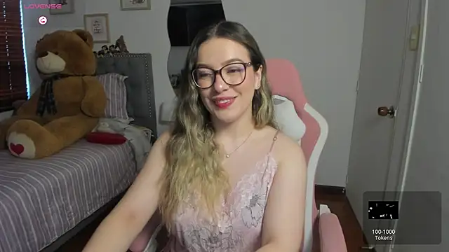 Snapshot of samysweet_8 chatting on June 2026 01:28:02 PM samysweet 8 online show from June 2026 01:28:02 PM