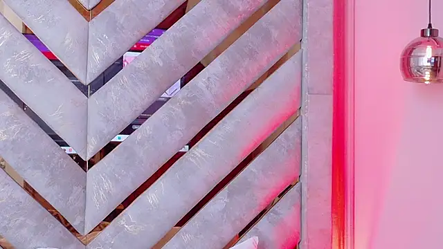 Sara Boom online show from November 2025 01:47:02 PM