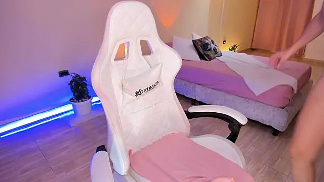 carleee winter online show from September 2025 12:44:02 AM