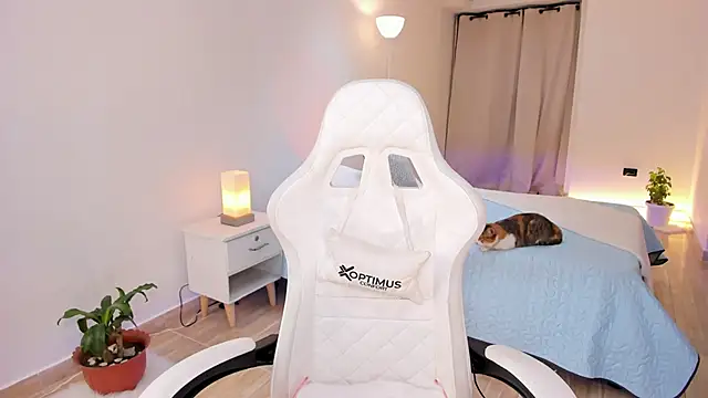 carleee winter online show from November 2025 02:35:01 AM