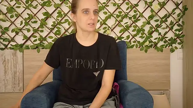 LadyChantale online show from November 2025 07:42:02 AM