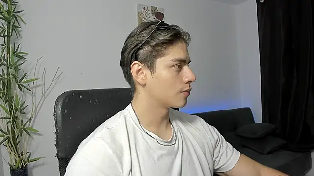 Giordano Russo online show from December 2024 08:49:01 PM