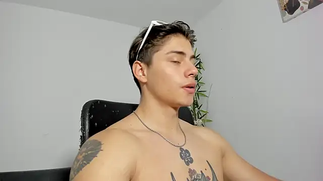 Giordano Russo online show from March 2025 10:09:02 PM