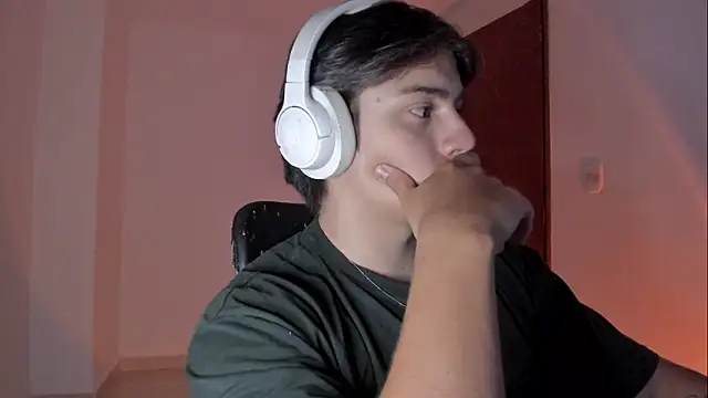 Giordano Russo online show from November 2025 10:47:01 PM