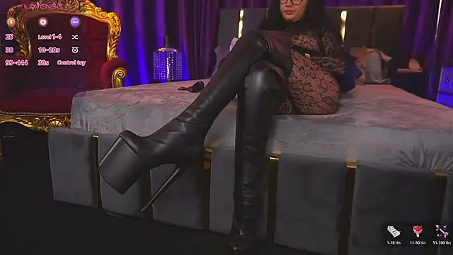 Snapshot of EmpressDesires chatting on February 2026 03:18:01 AM EmpressDesires online show from February 2026 03:18:01 AM