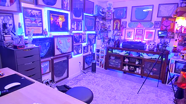 Briefs bud online show from November 2025 03:32:02 AM