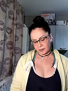 x  KHALEESI  x online show from November 2025 05:22:01 PM