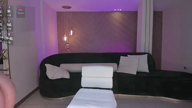 NiaHolland online show from February 2026 06:03:01 PM