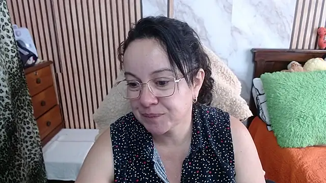 Sonialorens  online show from September 2025 09:26:02 PM