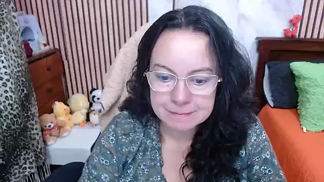 Sonialorens  online show from October 2025 03:21:02 PM