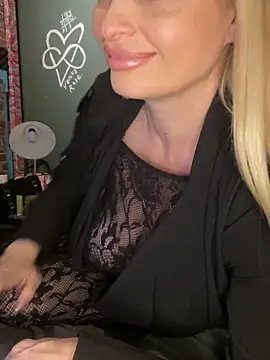 Lisavontease online show from September 2025 12:50:02 PM