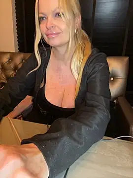 Lisavontease online show from October 2025 10:43:02 PM