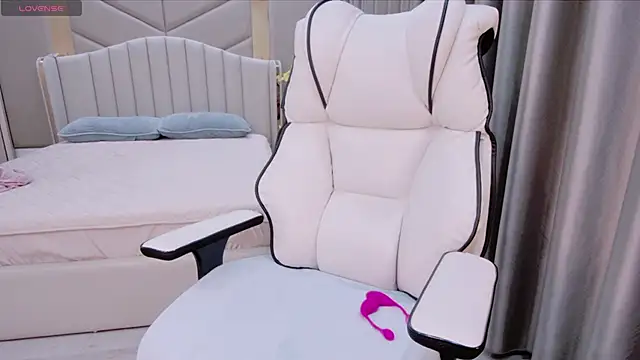 Snapshot of Girl__Funny chatting on March 2025 01:48:01 PM Girl Funny online show from March 2025 01:48:01 PM