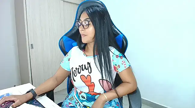 Snapshot of sophiax-x chatting on December 2024 09:22:02 PM sophiax-x online show from December 2024 09:22:02 PM