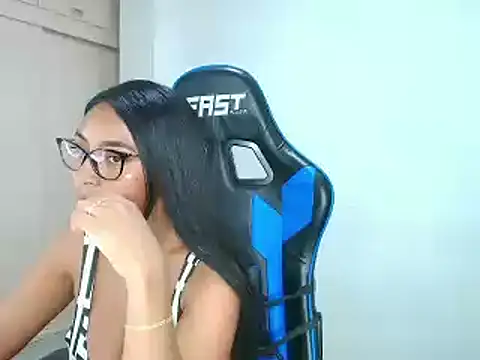 Snapshot of sophiax-x chatting on January 2025 08:04:01 PM sophiax-x online show from January 2025 08:04:01 PM