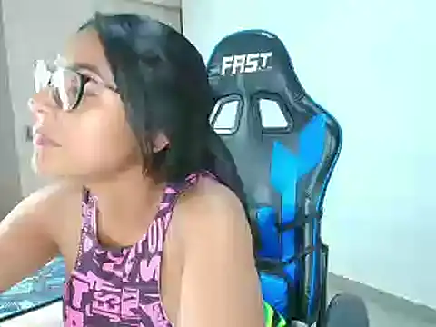 Snapshot of sophiax-x chatting on January 2025 12:31:01 AM sophiax-x online show from January 2025 12:31:01 AM