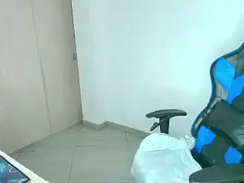 Snapshot of sophiax-x chatting on January 2025 10:35:02 PM sophiax-x online show from January 2025 10:35:02 PM