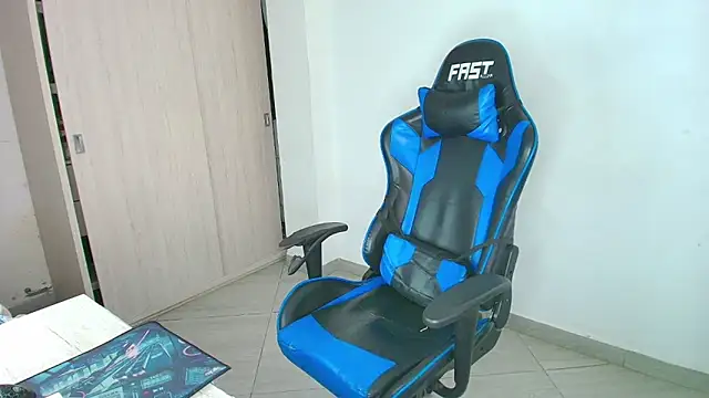 Snapshot of sophiax-x chatting on January 2025 08:53:01 PM sophiax-x online show from January 2025 08:53:01 PM