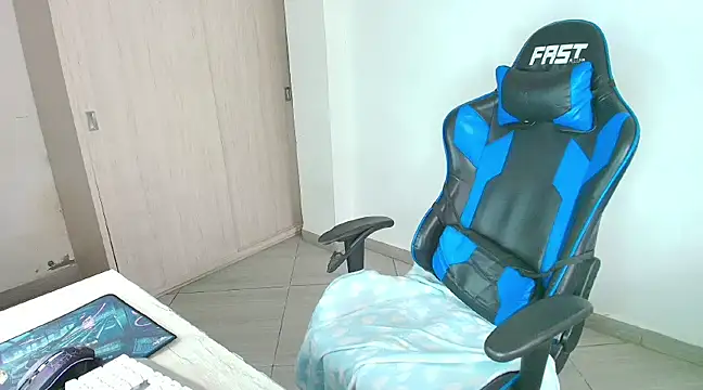 Snapshot of sophiax-x chatting on February 2025 05:58:01 PM sophiax-x online show from February 2025 05:58:01 PM