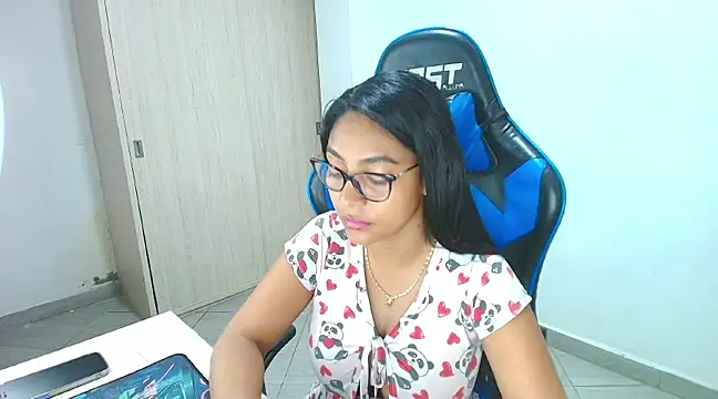 Snapshot of sophiax-x chatting on February 2025 12:39:02 PM sophiax-x online show from February 2025 12:39:02 PM