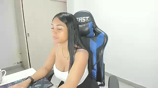 Snapshot of sophiax-x chatting on February 2025 03:08:01 PM sophiax-x online show from February 2025 03:08:01 PM