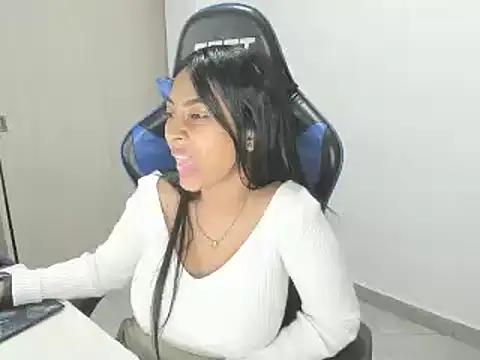 Snapshot of sophiax-x chatting on February 2025 01:11:02 AM sophiax-x online show from February 2025 01:11:02 AM