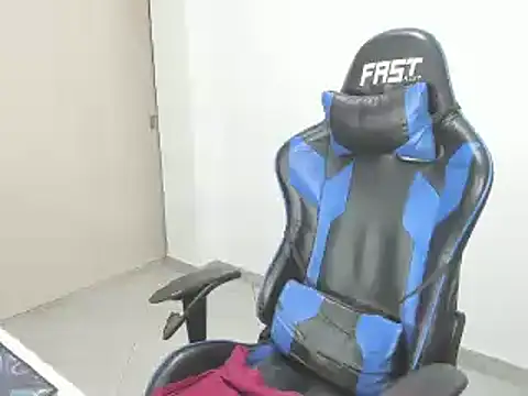 Snapshot of sophiax-x chatting on February 2025 12:08:01 PM sophiax-x online show from February 2025 12:08:01 PM