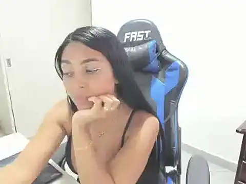 Snapshot of sophiax-x chatting on February 2025 06:01:02 PM sophiax-x online show from February 2025 06:01:02 PM