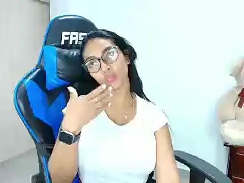 Snapshot of sophiax-x chatting on March 2025 12:30:01 AM sophiax-x online show from March 2025 12:30:01 AM