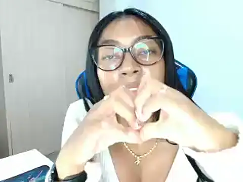 Snapshot of sophiax-x chatting on March 2025 06:14:01 PM sophiax-x online show from March 2025 06:14:01 PM