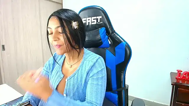 Snapshot of sophiax-x chatting on September 2025 07:26:01 PM sophiax-x online show from September 2025 07:26:01 PM