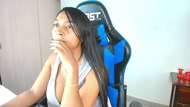 Snapshot of sophiax-x chatting on September 2025 07:17:01 PM sophiax-x online show from September 2025 07:17:01 PM