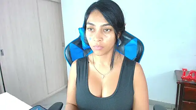 Snapshot of sophiax-x chatting on September 2025 04:23:01 PM sophiax-x online show from September 2025 04:23:01 PM