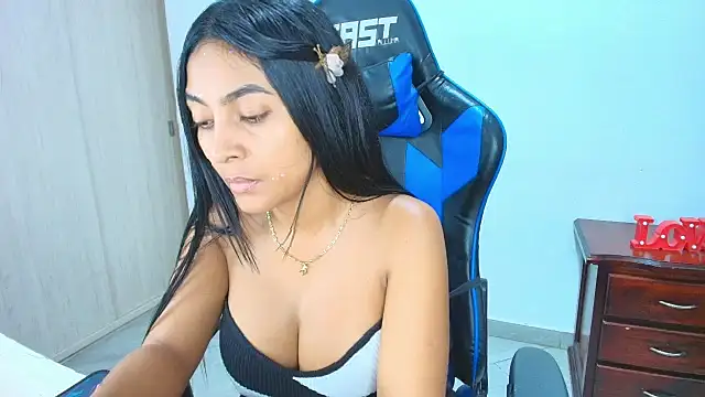 Snapshot of sophiax-x chatting on October 2025 04:46:01 PM sophiax-x online show from October 2025 04:46:01 PM