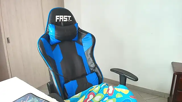 Snapshot of sophiax-x chatting on October 2025 09:34:02 PM sophiax-x online show from October 2025 09:34:02 PM