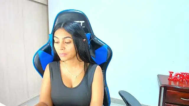 Snapshot of sophiax-x chatting on October 2025 08:32:02 PM sophiax-x online show from October 2025 08:32:02 PM