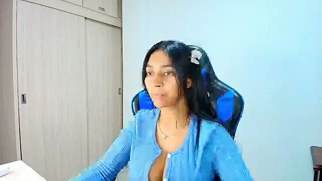 Snapshot of sophiax-x chatting on October 2025 01:17:02 AM sophiax-x online show from October 2025 01:17:02 AM