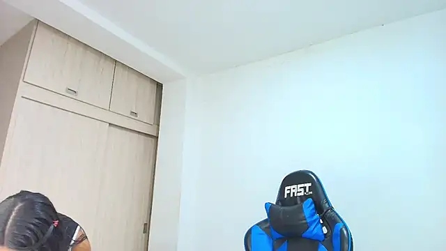 Snapshot of sophiax-x chatting on October 2025 07:14:01 PM sophiax-x online show from October 2025 07:14:01 PM