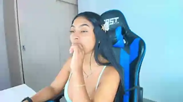 Snapshot of sophiax-x chatting on October 2025 05:12:02 PM sophiax-x online show from October 2025 05:12:02 PM