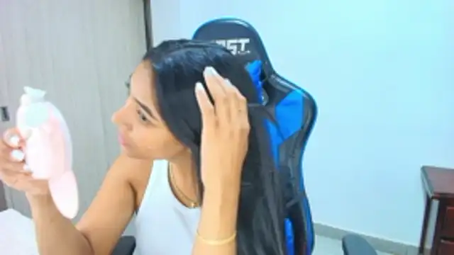 Snapshot of sophiax-x chatting on October 2025 12:51:02 AM sophiax-x online show from October 2025 12:51:02 AM