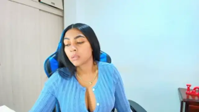 Snapshot of sophiax-x chatting on November 2025 03:12:01 PM sophiax-x online show from November 2025 03:12:01 PM