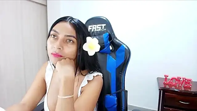 Snapshot of sophiax-x chatting on November 2025 05:35:02 PM sophiax-x online show from November 2025 05:35:02 PM