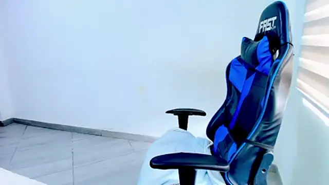 sophiax-x online show from March 2026 02:55:01 PM