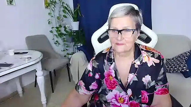 Snapshot of Selenna57 chatting on February 2026 07:18:01 PM Selenna57 online show from February 2026 07:18:01 PM