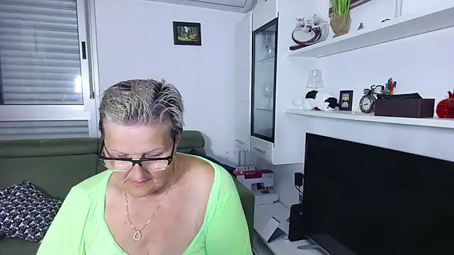 Snapshot of Selenna57 chatting on June 2026 05:35:02 PM Selenna57 online show from June 2026 05:35:02 PM
