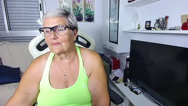 Snapshot of Selenna57 chatting on July 2026 05:40:02 PM Selenna57 online show from July 2026 05:40:02 PM