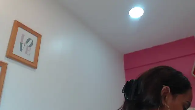 Amber Moore online show from September 2025 03:55:01 PM