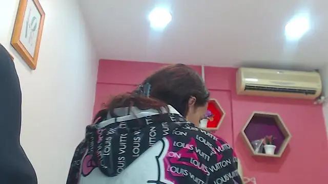 Amber Moore online show from September 2025 12:43:02 AM